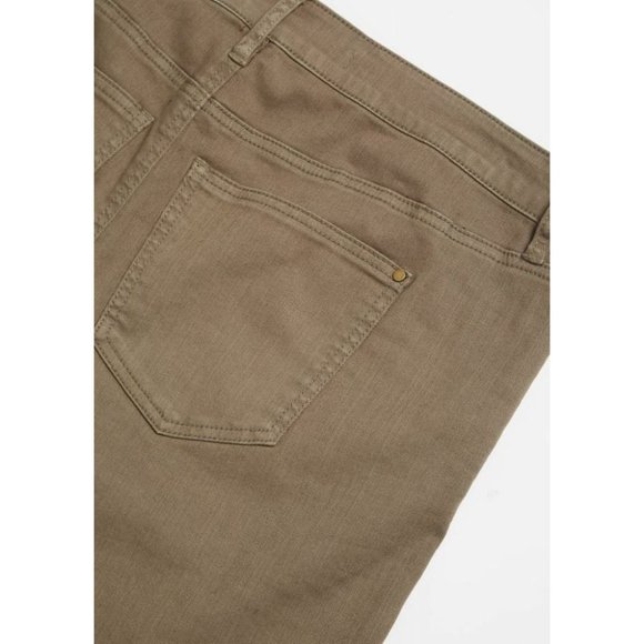 NWT Womens Size 22W Destroyed Bermuda Jean Shorts - Picture 3 of 6